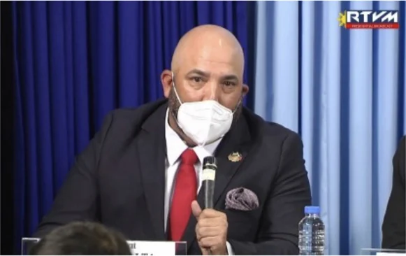 Ricardo Navalta speaking at a press briefing in a broadcast still